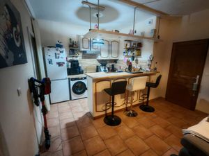 Appartement 3 chambres  dans petite résidence  proche commod