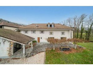 Ferme rénovée aux volumes rares  la nature à Divonne-les-Bains