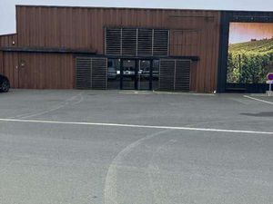 Location Bureaux et commerces aux Herbiers (85500) : à louer / 308m² Les Herbiers