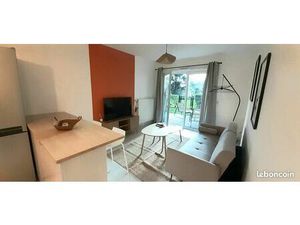 Meublé T2 avec terrasse  jardinet  parking
