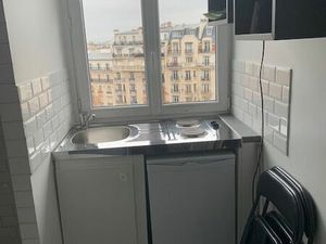 Studette meublée Batignolles