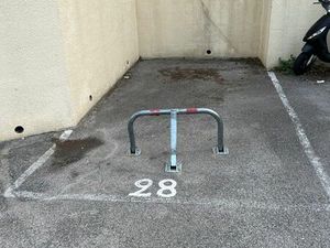 Place parking extérieur