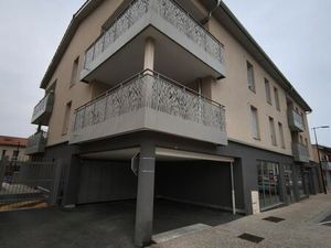 Garage fermé sous/sol accès facile