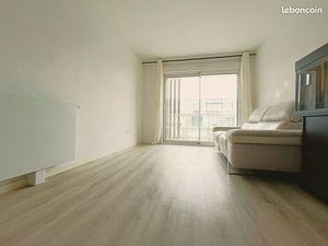 T2 récent de 44m2 dans résidence sécurisée et calme + place de parking pour 775 euros