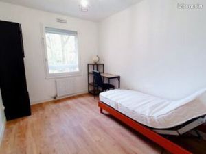 Chambre 5 pièces 102 m²