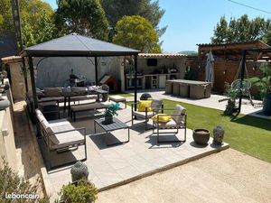 Haut de maison avec jardin