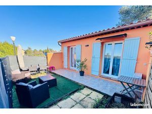 Appartement T2 pièces entièrement meublé et équipé avec jardin Clos