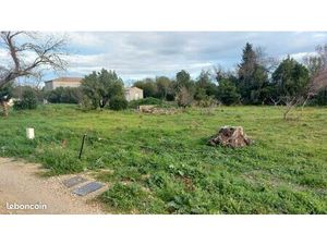 Parcelle de 948 m2  viabilisée  constructible