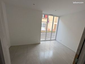 Cabinet /bureau à louer