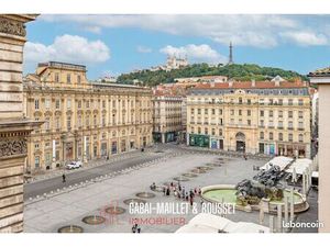 T2-t3 presqu'île de lyon - dernier etage avec ascenseur et vue