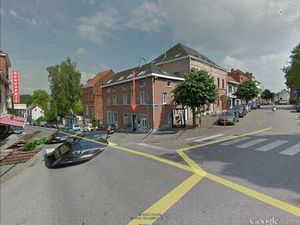 Bureau de 18 m2 sur la place du village avec parking aisé