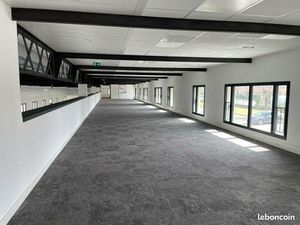 Bureaux 1 824 m²