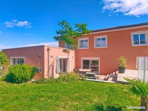 ? Maison familiale de 200 m² avec piscine – Genas