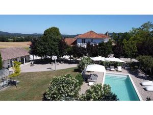 Ancienne école rénovée - Bien de caractère aux volumes exceptionnels