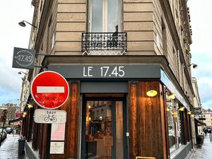 Boutique d'angle de 220m2 à louer rue Froment Paris 11