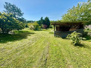 Terrain de constructible centre village calme