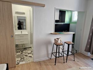 Très beau studio meublé rénové – Tram A – Hyper centre 18m2 a bien