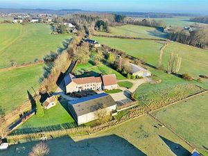 Fermette à vendre avec garage et 6 chambres   Mettet (VBD67558)