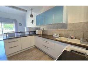 Location appartement  40 m² T-1 à Saint-Martin-de-Crau  740 €