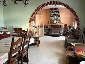 Maison individuelle avec dépendance  garage et jardin