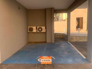 Vends GRANDE Place de Parking COUVERT LA FARLEDE