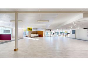 Local commercial de 1130 m2 avec espace stockage de 500 m2