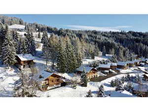 Les Chavannes  grand chalet avec terrain constructible