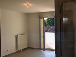 Très bel appartement T2 à Ecully avec grand balcon expo Sud et Box Garage fermé