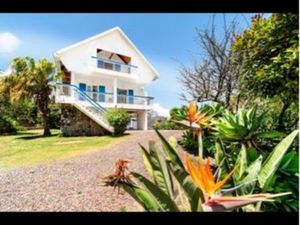 Maison 5 chambres jardin 20000m2 avec spa à remous centre ville