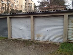 Petit garage à louer à Romans