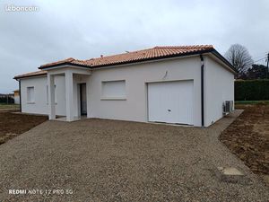 Maison neuve à louer 3 chambres 1 salon ouvert sur cuisine  2 sdb  1 garage  1 terrasse su