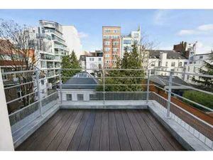 Châtelain Appartement meublé 1 ch + bureau avec terrasse