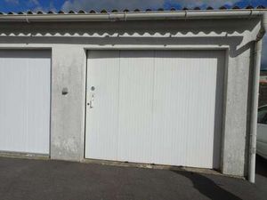 Vente Garage et parking à La Roche-sur-Yon (85000) : à vendre / 16m² La Roche-sur-Yon
