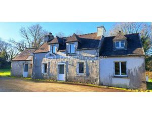 Maison en pierre de 118 m² à Brennilis