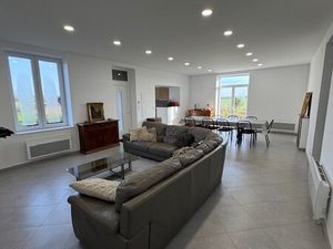 Exclusif : Axe Verdun - Etain Ferme isolée  rénovée sur 12 Hectares de terrain