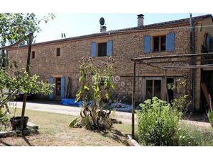 Chartreuse avec longère et moulin sur un terrain de 24086m²