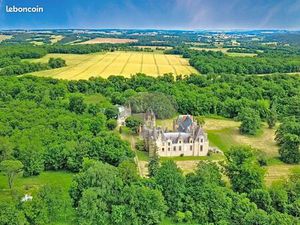 Chateau 2000 m² Mirande