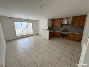 À louer – Appartement 3 pièces de 70 m² avec terrasse – Proche de la clinique de Sainte-Cl