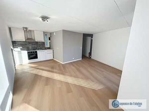 Superbe studio entièrement rénové dans le centre de LLN