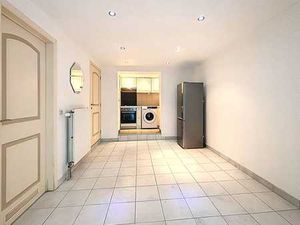 Bureau au rez-de-chaussée +-43m² petite copropriété de 4 uni