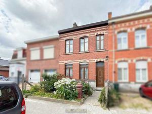 Maison de caractère à rénover  proche du centre de Renaix...