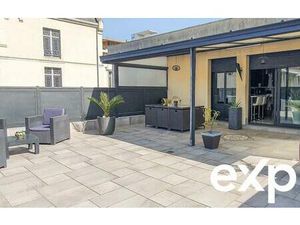 Perigueux - Maison et Local Commercial - 230 m² - 8 Parkings