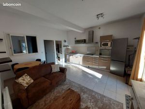 Loue f2 bas de villa Alata