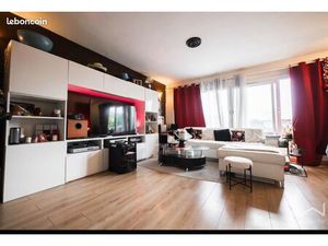 Appartement T3 de 74 m^2 avec grand balcon