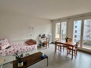 Studio Meublé + stationnement + balcon - centre ville