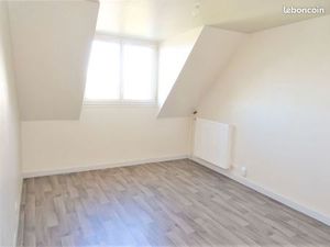 Type 1 refait à neuf – pièce de vie lumineuse