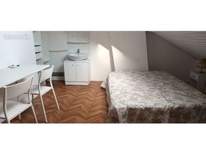 Studio meublé mansardé