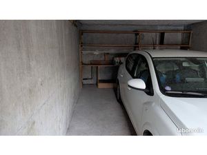 Place moto dans garage partagé