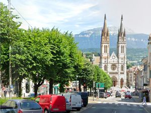 Ideal investiseur de 5 Pieces au centre de Voiron de 150m2 d