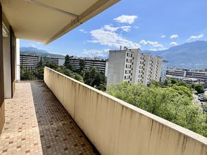 À vendre bel appartement avec terrasse et garage